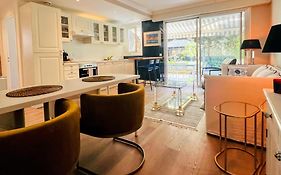 Superbe Appartement Avec Terrasse Jardin Et Parking Prive