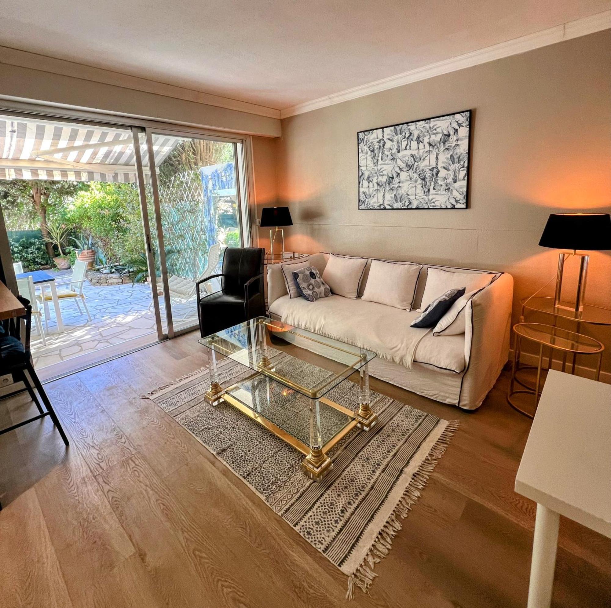 Superbe Appartement Avec Terrasse Jardin Et Parking Prive Saint-Tropez Esterno foto