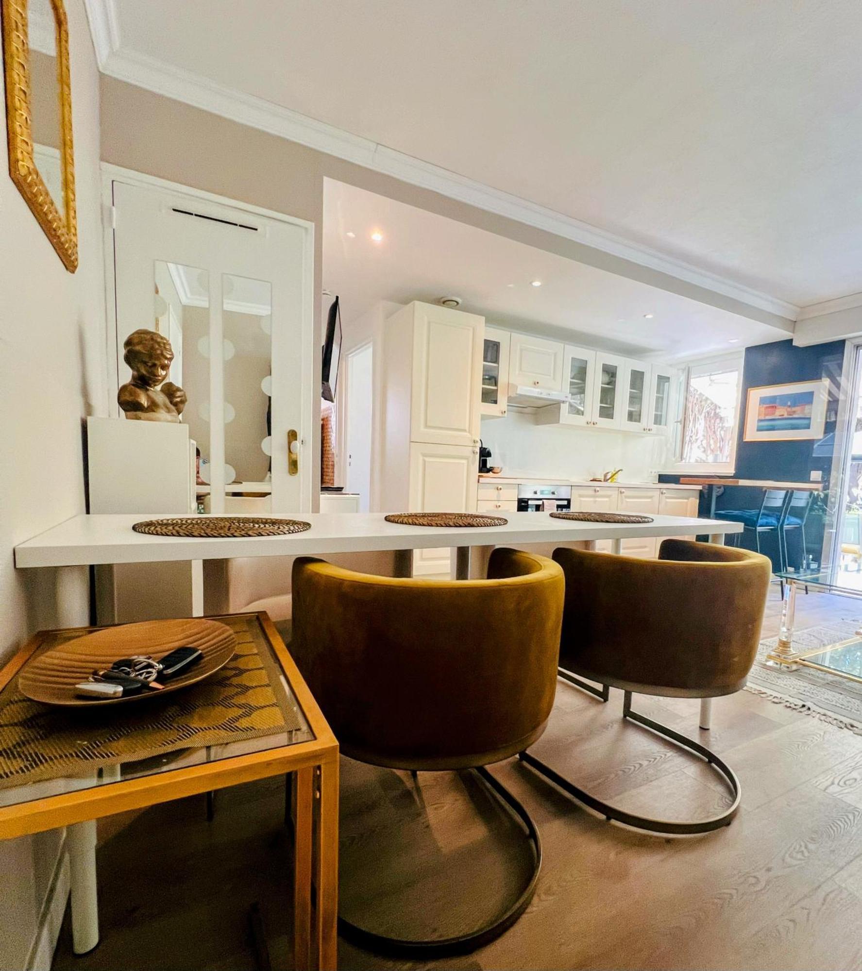Superbe Appartement Avec Terrasse Jardin Et Parking Prive Saint-Tropez Esterno foto