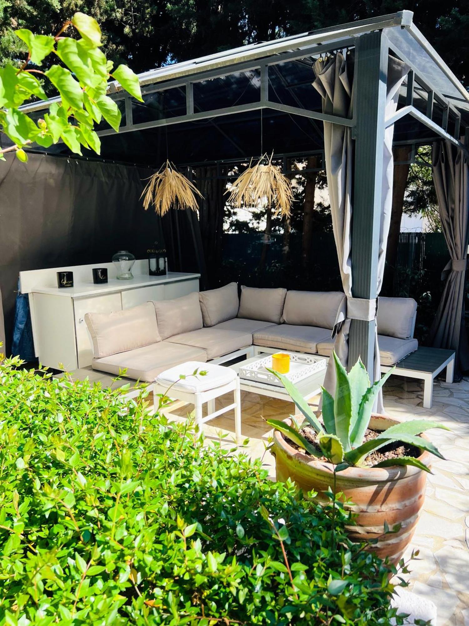 Superbe Appartement Avec Terrasse Jardin Et Parking Prive Saint-Tropez Esterno foto