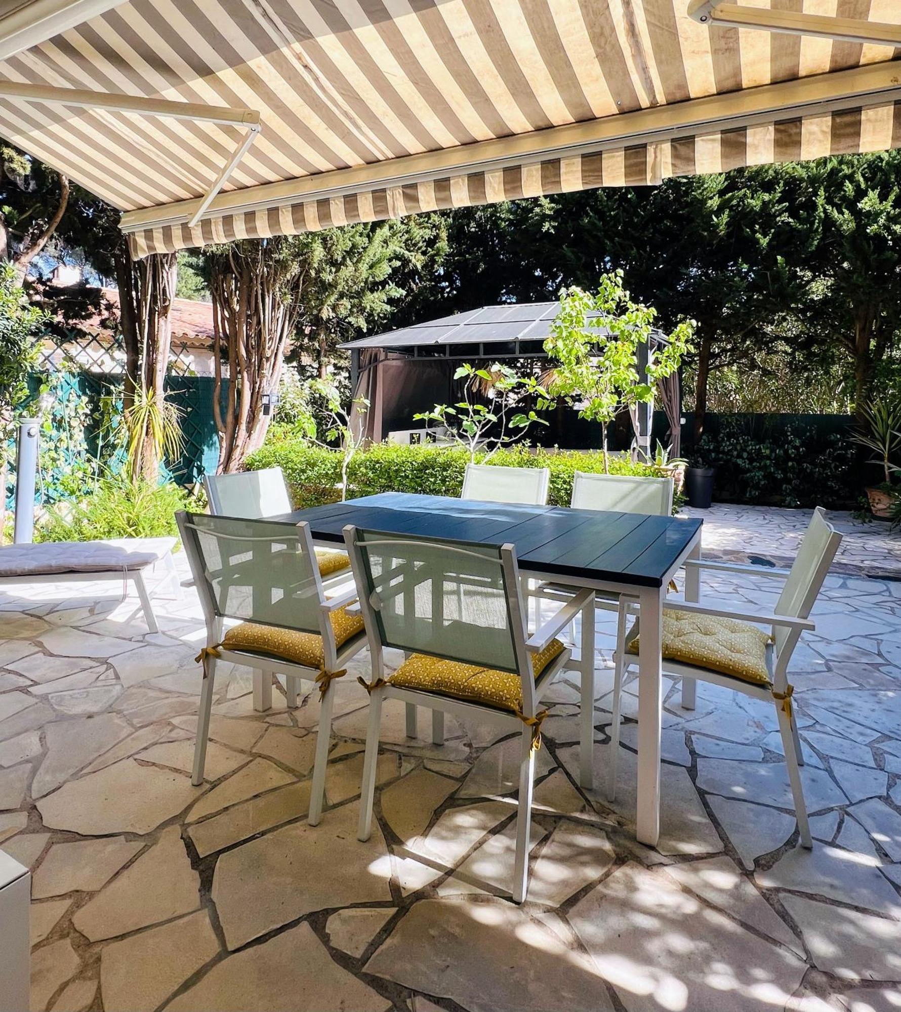 Superbe Appartement Avec Terrasse Jardin Et Parking Prive Saint-Tropez Esterno foto