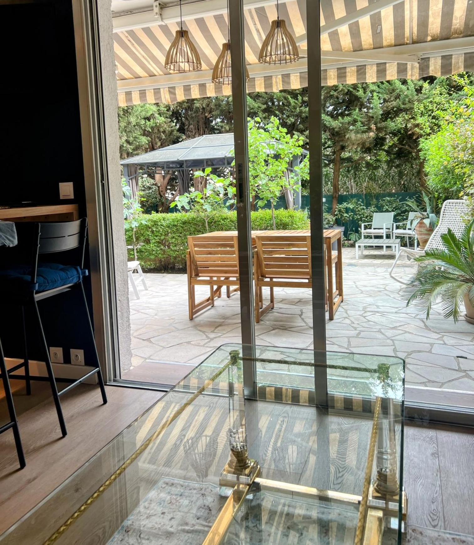 Superbe Appartement Avec Terrasse Jardin Et Parking Prive Saint-Tropez Esterno foto