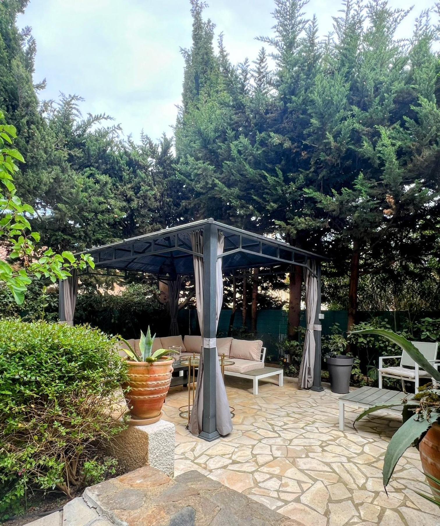 Superbe Appartement Avec Terrasse Jardin Et Parking Prive Saint-Tropez Esterno foto