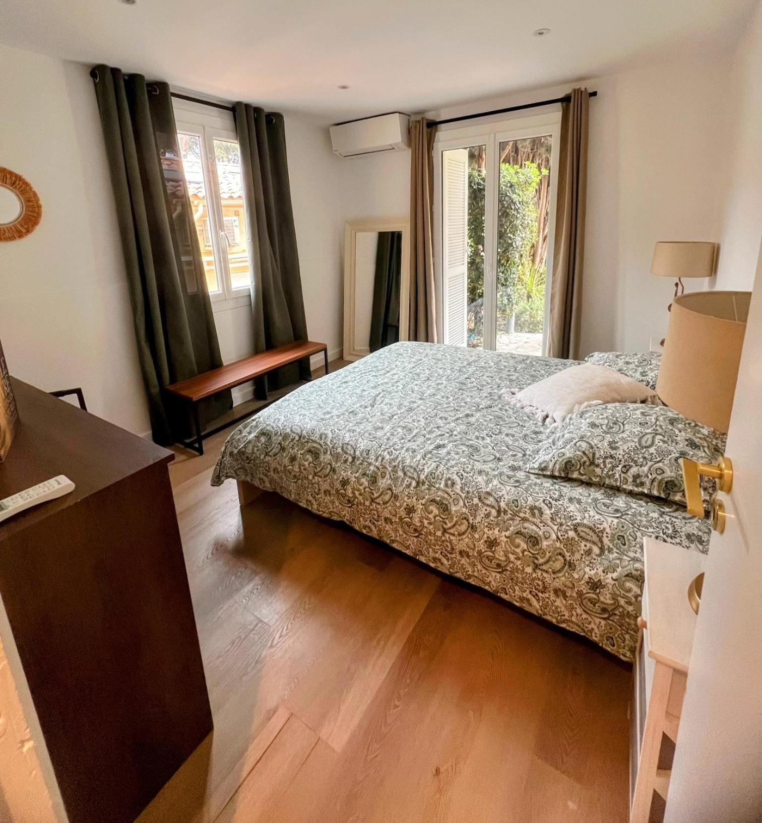 Superbe Appartement Avec Terrasse Jardin Et Parking Prive Saint-Tropez Esterno foto