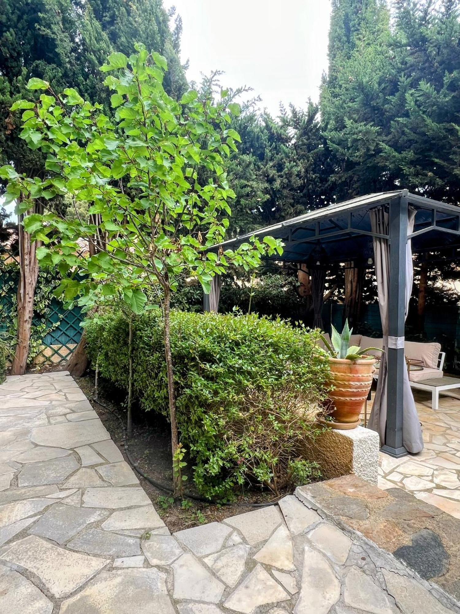 Superbe Appartement Avec Terrasse Jardin Et Parking Prive Saint-Tropez Esterno foto